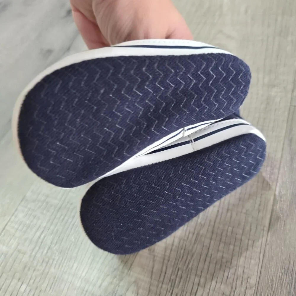 Adorable Infant Baby Booties With Faux Fur Lining & Velcro Straps 6-9 months